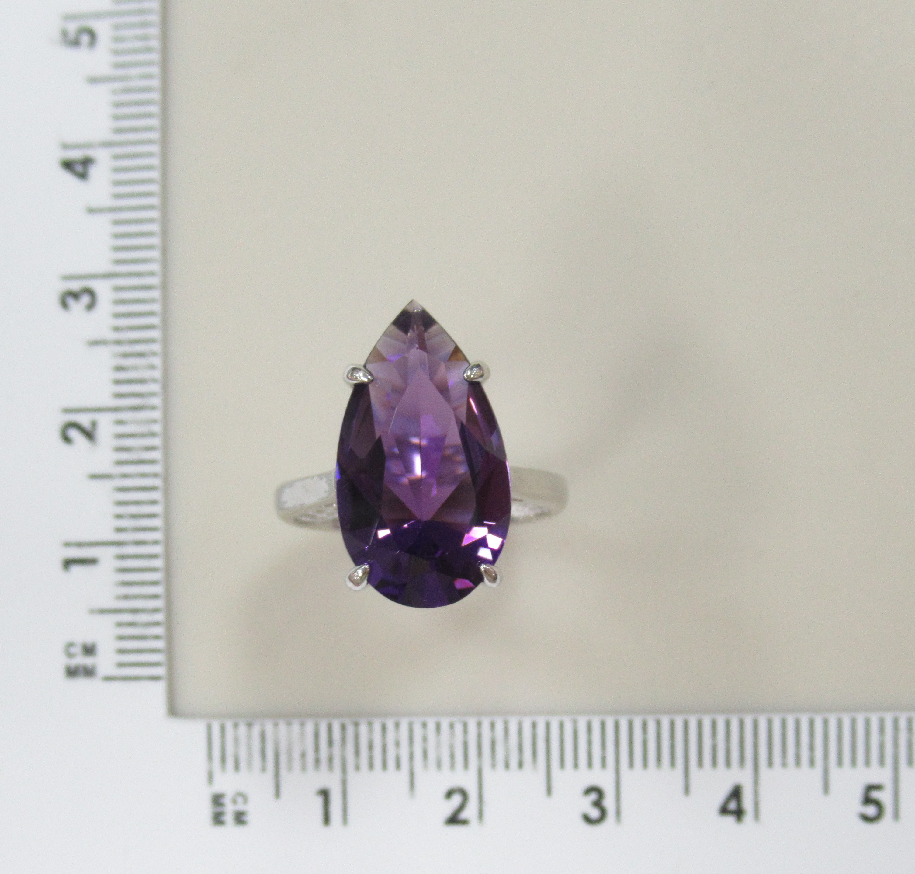 Серебряное кольцо с аметистом